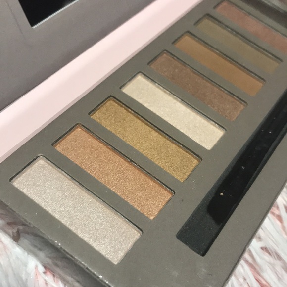 Eyeshadow Palette - Picture 6 of 7